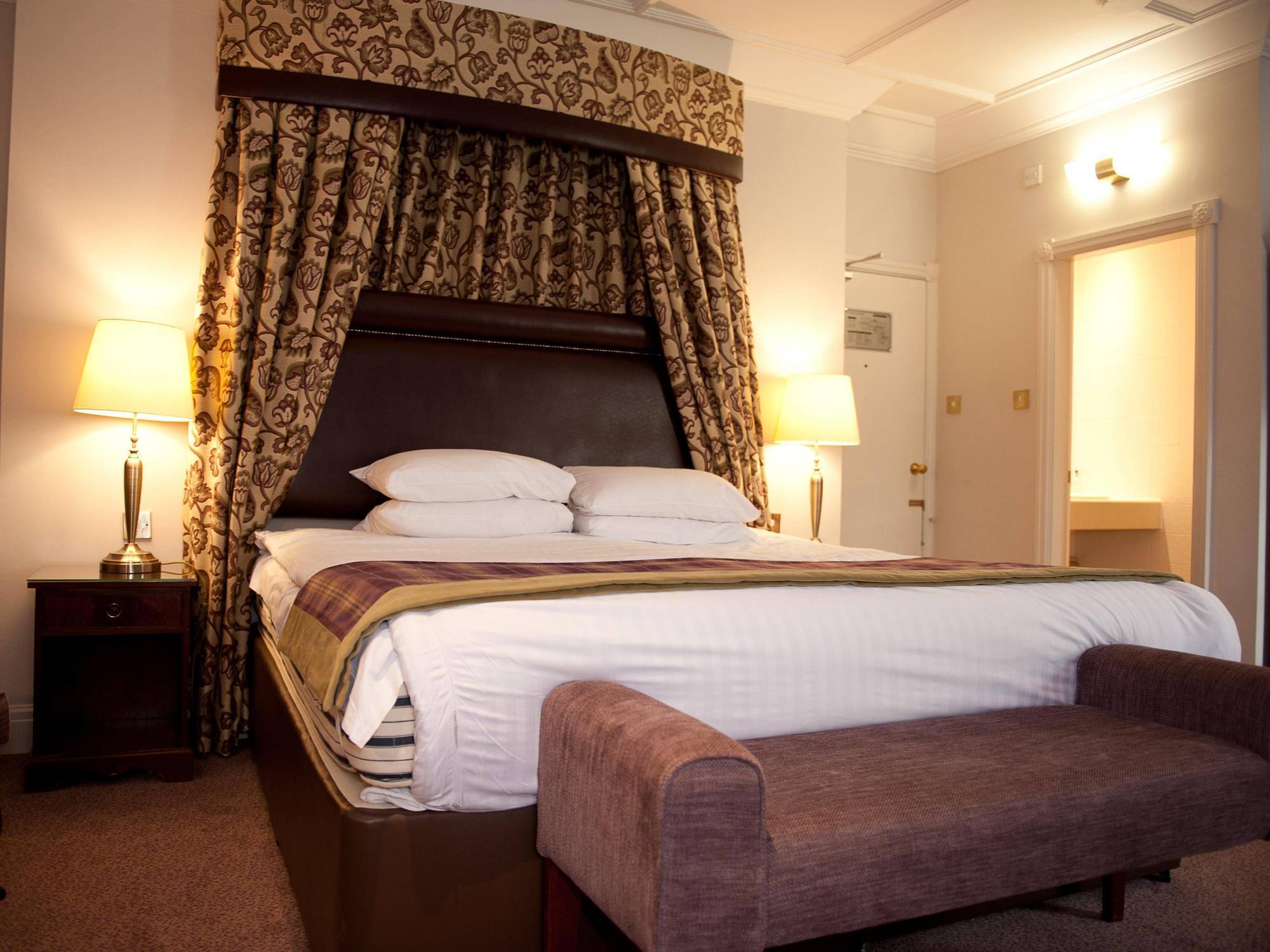 The Lymm Hotel エクステリア 写真