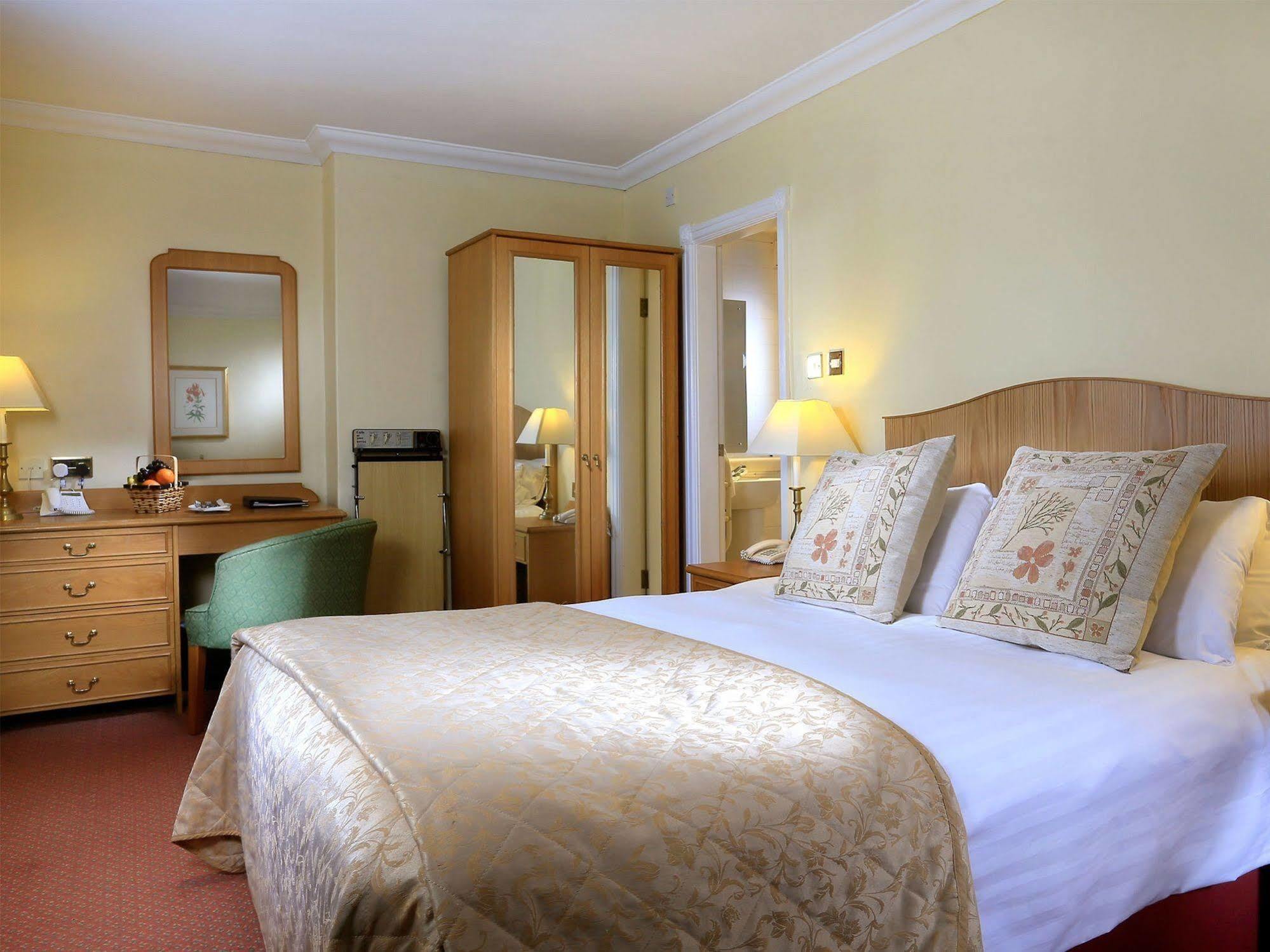 The Lymm Hotel エクステリア 写真