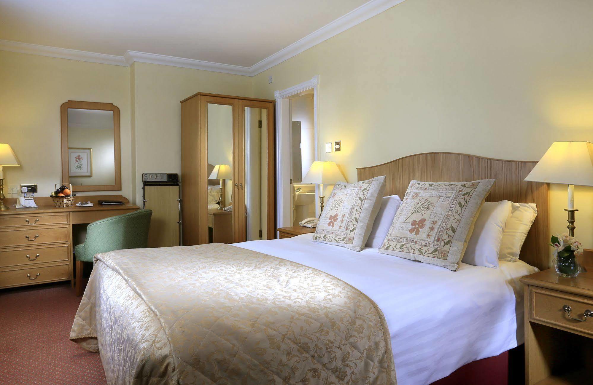 The Lymm Hotel エクステリア 写真