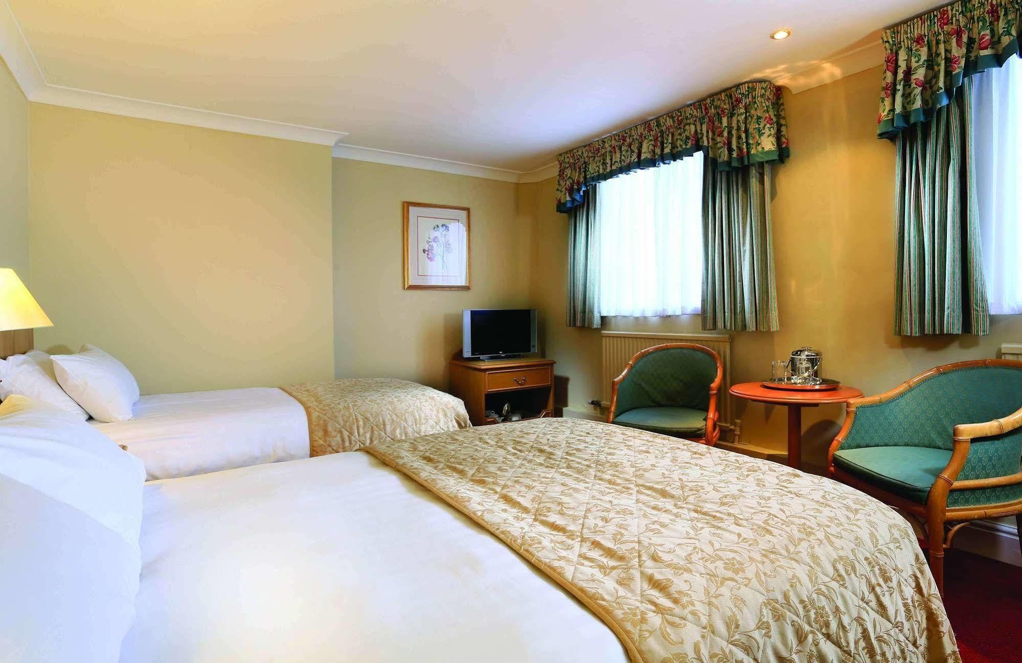The Lymm Hotel エクステリア 写真
