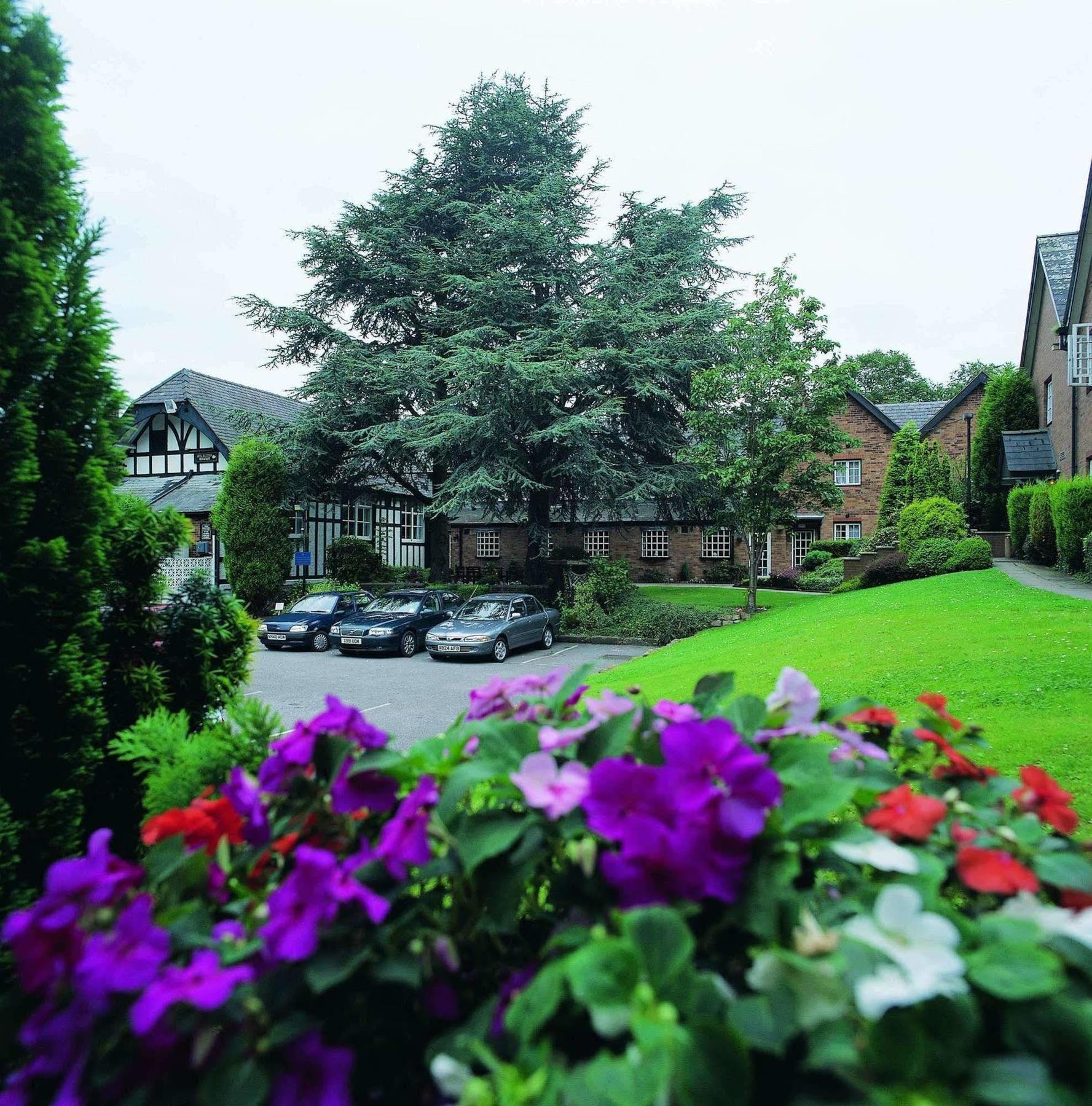 The Lymm Hotel エクステリア 写真